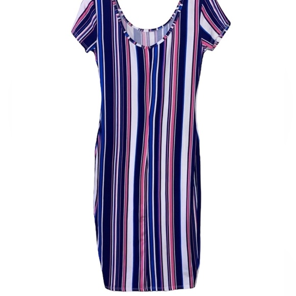 Women’s Long Short Sleeve Striped Dress - Picture 2 of 6